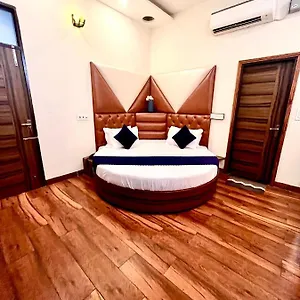 Hotel Woodcrest - Best Family By - A Unit Of Sidham Group Zirakpur